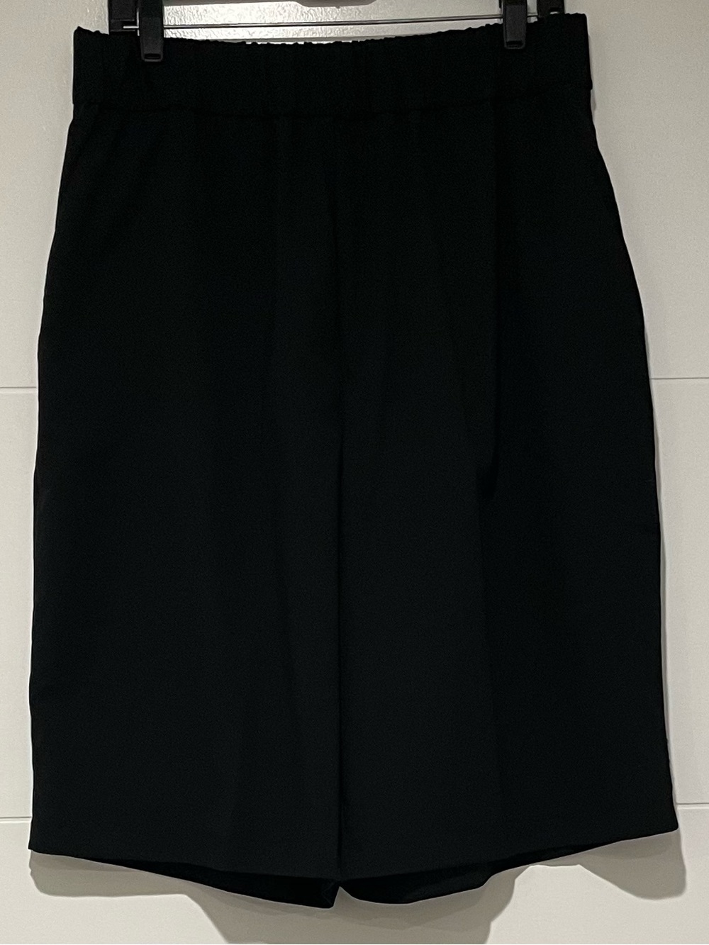 NWT Zara  Bermuda shorts elastic waist with side pockets.
